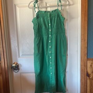Green Sleeveless Button-Down Dress